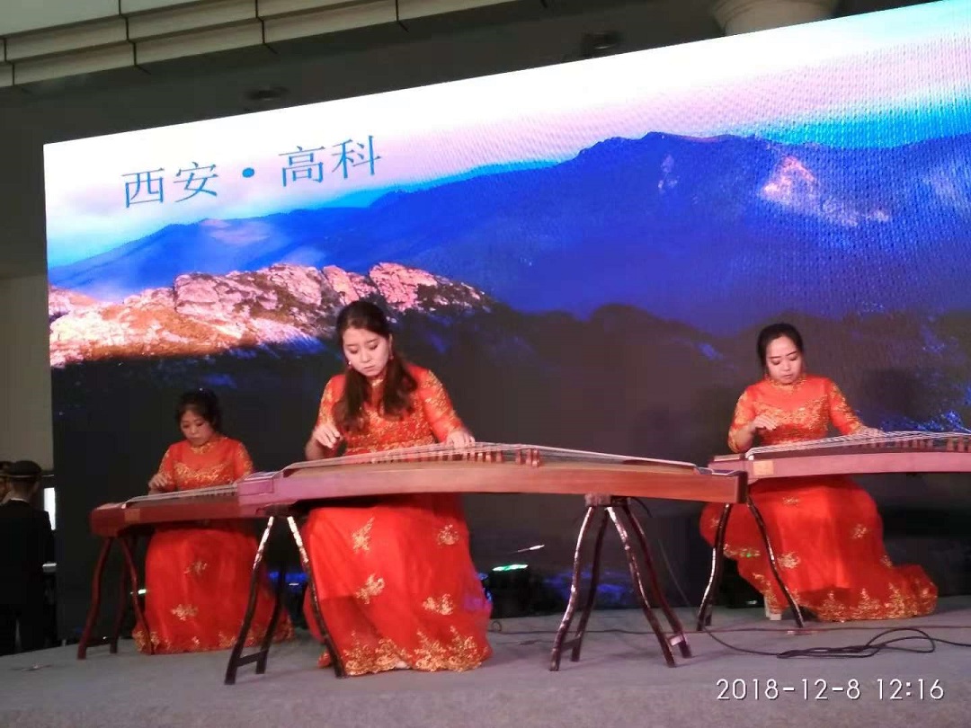 我校学子古筝演奏《战台风》《秦桑曲》