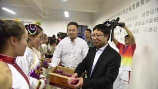 文艺晚会后台