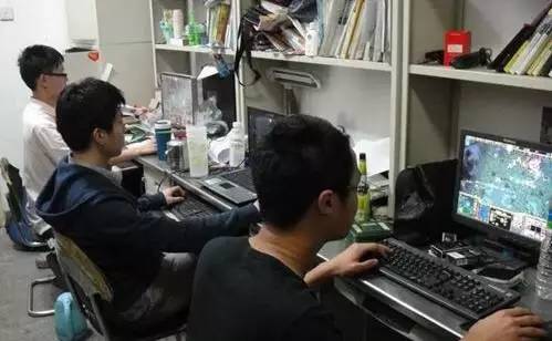 KDgI55J23nXT4ZUN.jpeg