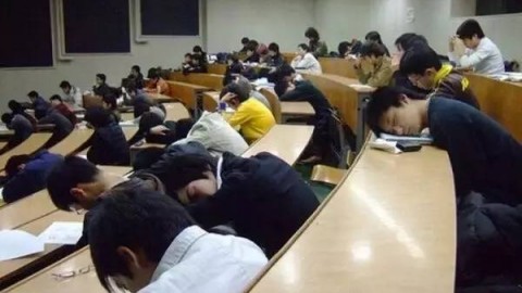 人民日报痛批：沉睡中的大学生，你不失业，天理难容