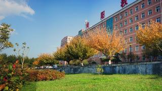 1号教学楼前风景.jpg