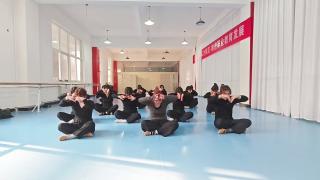 西安高科技工学校幼教专业舞蹈课日常《地面身韵组合》