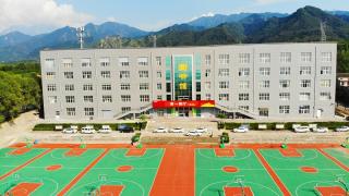 生活三区篮球场+图书馆