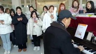 西安高科技工学校幼教班钢琴合唱练习《可能》