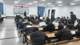 我校11月份月考有序推进