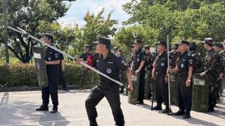 雷霆处置 硬核守护——我校开展反恐防暴应急演练